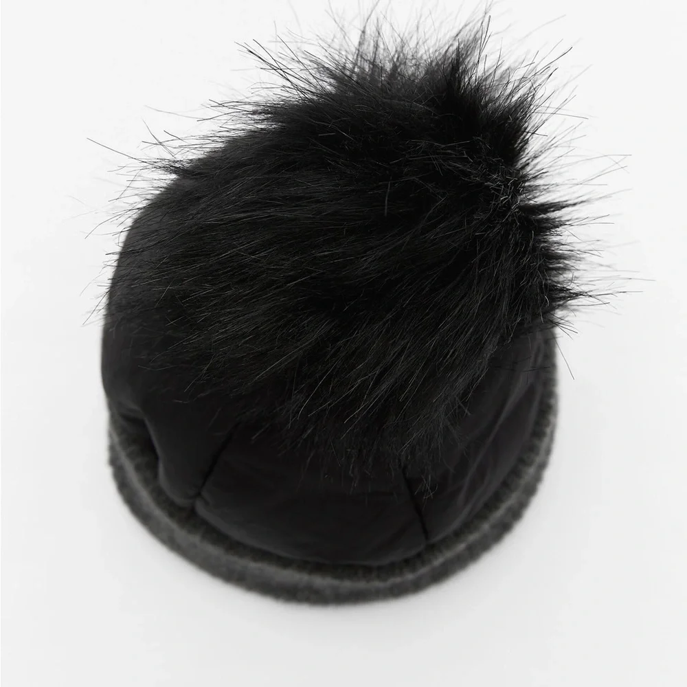 NWT. Zara Black/Grey Quilted Beanie. Size S-M. Ref.